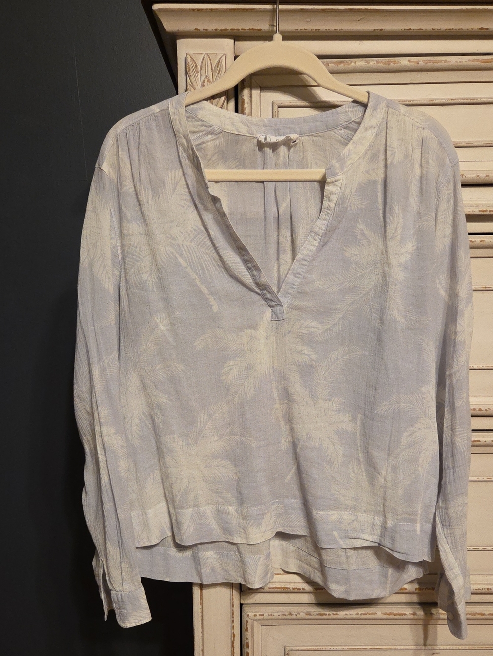 Carve Designs Light Blue Palm-Print Tunic Top